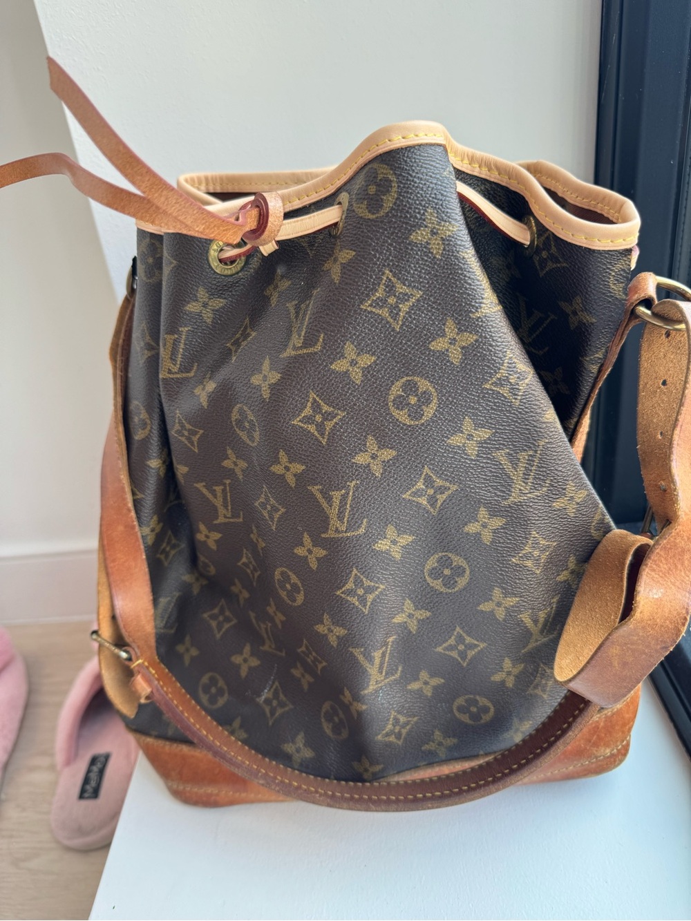 Louis Vuitton Monogram Canvas Drawstring Bucket Bag with Tan Trim - Picture 4 of 5